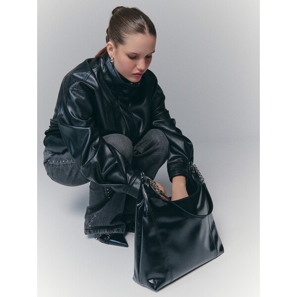 House Czarna torba na ramię z łańcuszkami 395JF-99X