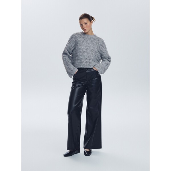 Reserved Sweter z dekoracyjnym splotem 458HI-85M