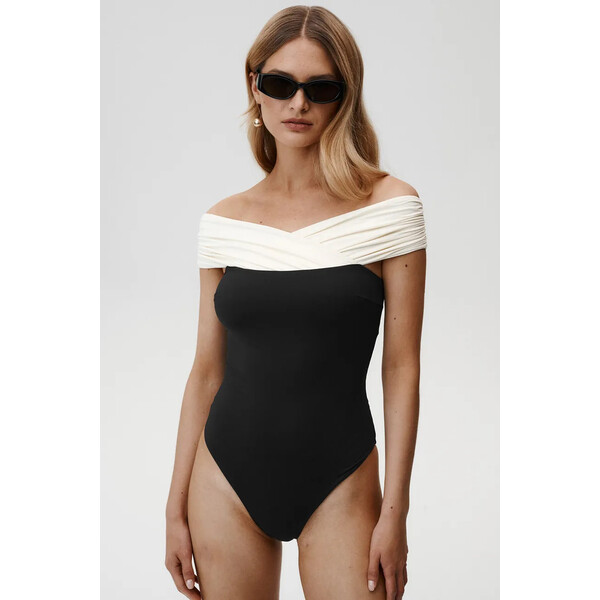 Undress Code jednoczęściowy strój kąpielowy Tropez Swimsuit  kolor czarny miękka miseczka 936 936.