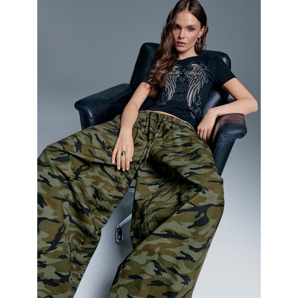 House Spodnie super baggy we wzór camo 027IR-MLC