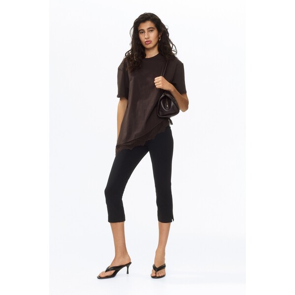 H&M Asymetryczny T-shirt z koronką 1342556