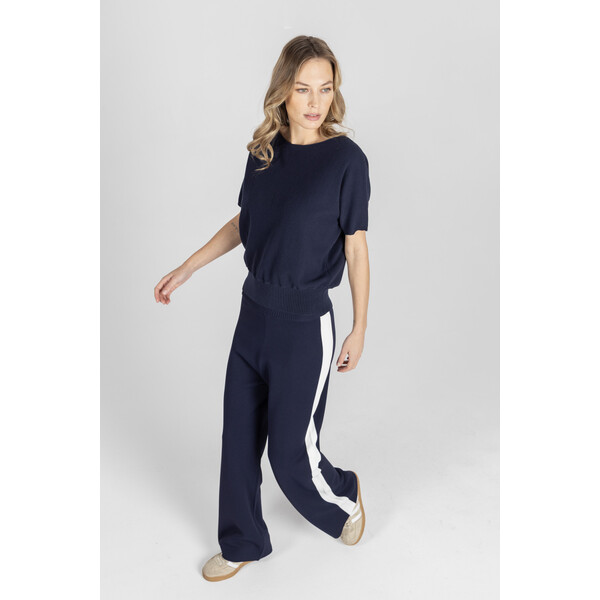 Deni Cler Granatowy sweter z dekoltem w łódkę T-DC-S200-F2-10-58-1