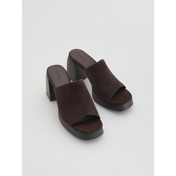 Reserved Zamszowe mule na obcasie 813ID-89X