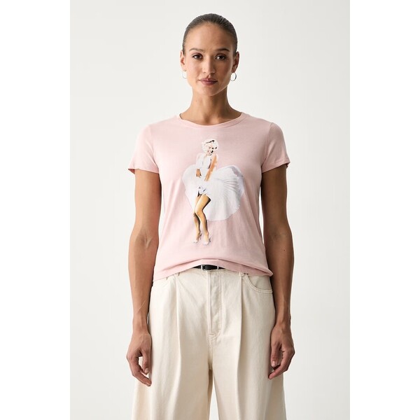 Guess T-shirt damski bawełniany MARILYN MONROE  różowy W6YI66 K6715 W6YI66.K6715