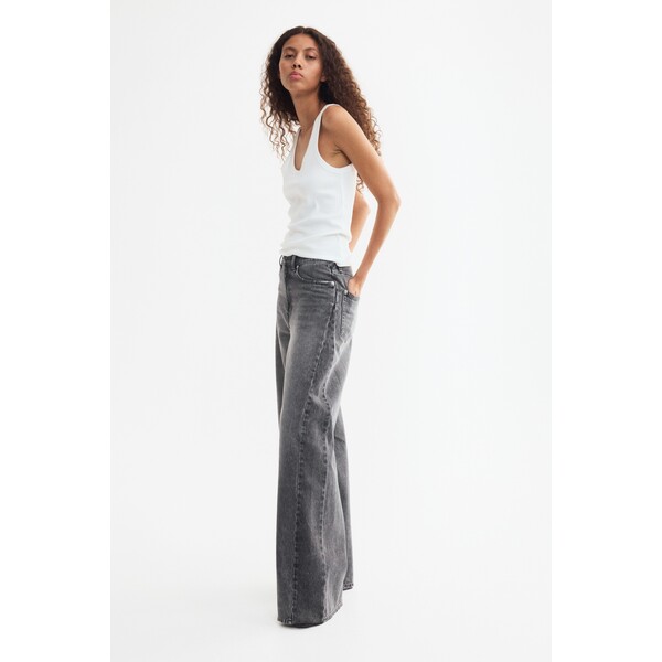 H&M Straight Regular Waist Jeans 1341719