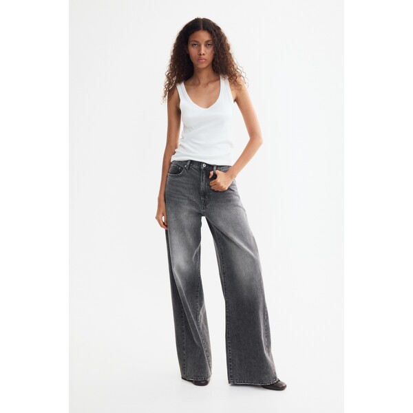H&M Straight Regular Waist Jeans 1341719