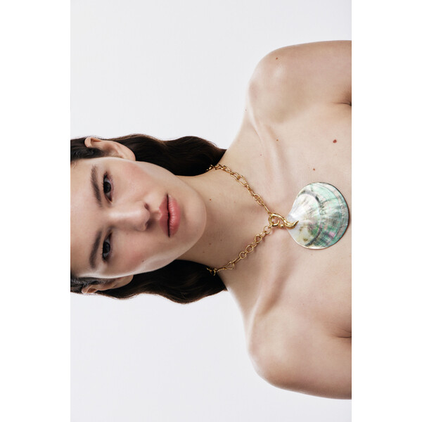 Desigual Wisiorek muszla macica perłowa pozłacany Zalio 25SAGO339125U