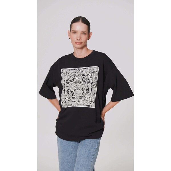 Le Brand T-shirt oversize z nadrukiem bandany w kolorze czarnym - Weston weston-bandana-black-os