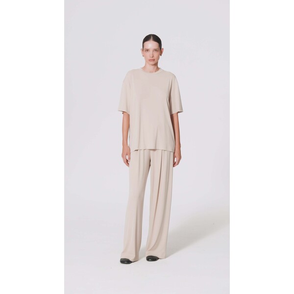 Le Brand T-shirt z delikatnej dzianiny w kolorze beżowym - Colin colin-beige