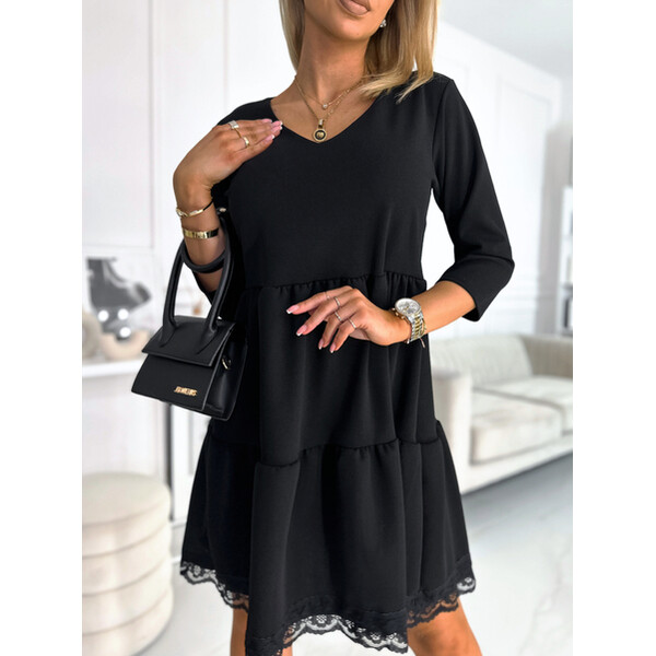 Rose Boutique Czarna trapezowa sukienka z ozdobną koronką