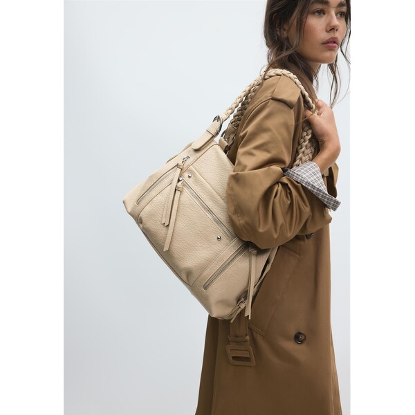 Stradivarius Zamszowa torebka na ramię z plecionym uchwytem 03627201-450