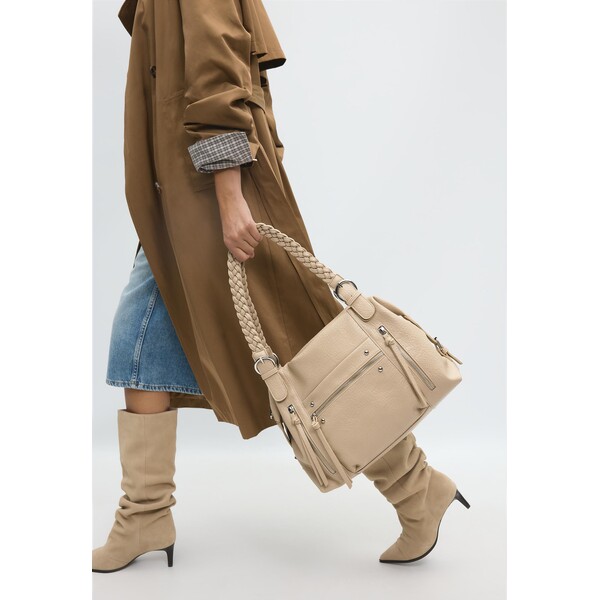 Stradivarius Zamszowa torebka na ramię z plecionym uchwytem 03627201-450