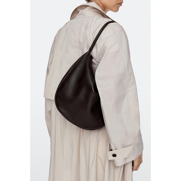 Massimo Dutti Średnia torebka slouch ze skóry nappa 06969647-700