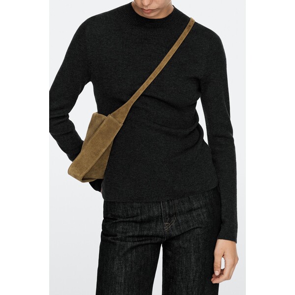 Massimo Dutti Zamszowa torebka listonoszka 06975606-566
