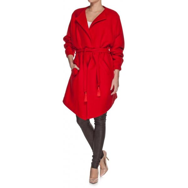 Joanna Hawrot Czerwony, klasyczny płaszcz wiązany w talii