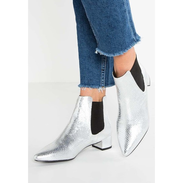 Topshop KRAZY Ankle boot silver TP711N04B