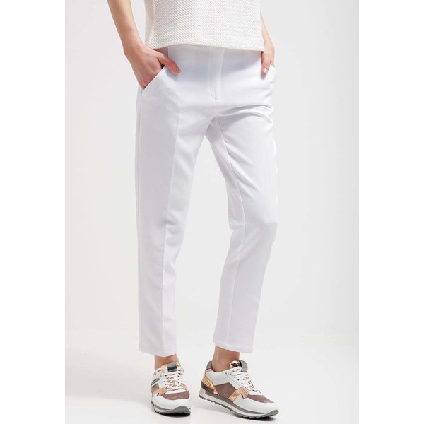 Minimum HALLE Spodnie materiałowe white MI421A02Z