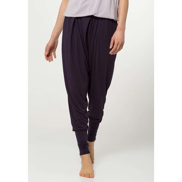 Curare Yogawear Spodnie materiałowe dark-aubergine CY541E00G