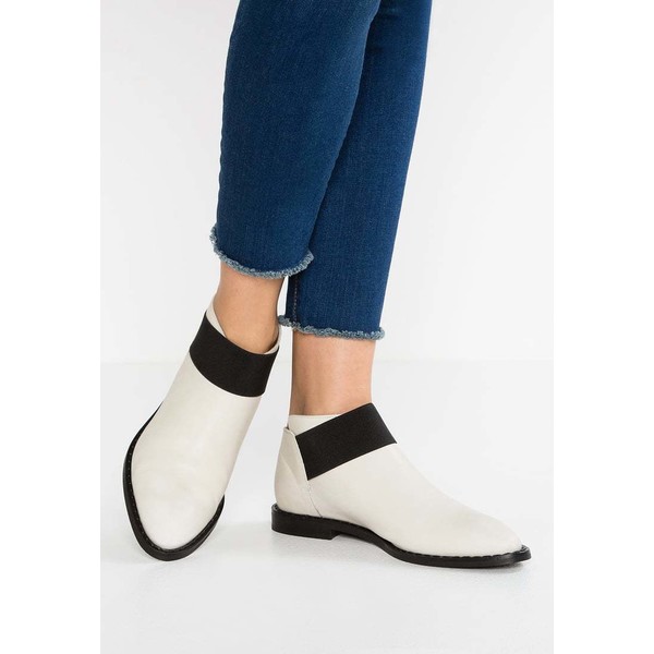 another project Ankle boot offwhite A0511N005