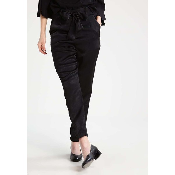 Missguided Petite Spodnie materiałowe black M0V21A00W