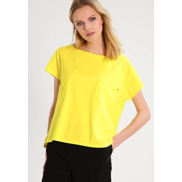 Mads Nørgaard TORVA T-shirt z nadrukiem yellow M1421D01D