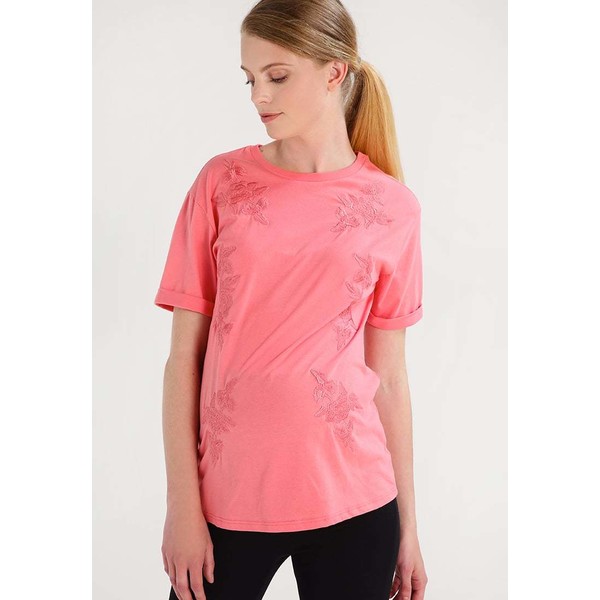 Topshop Maternity T-shirt z nadrukiem pink TP721D0GB