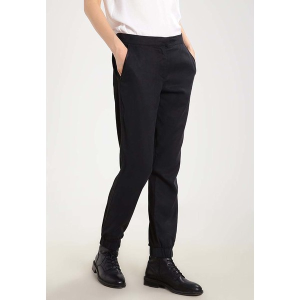 Calvin Klein Jeans PALLAS Spodnie materiałowe black C1821A02E