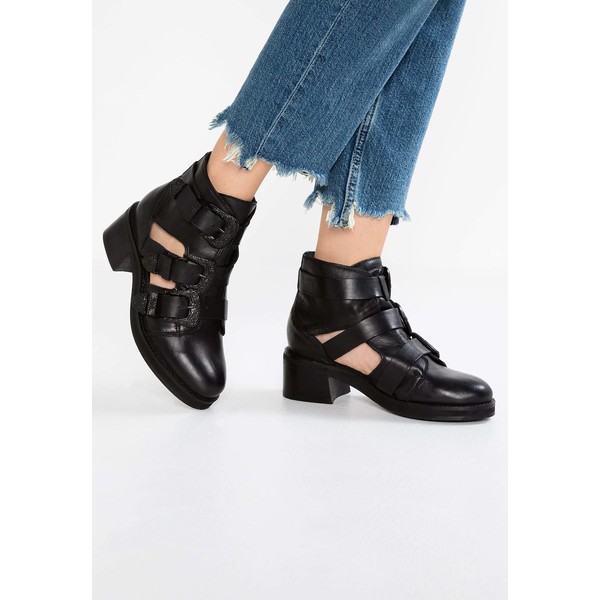 Topshop MARCO BUCKLE Ankle boot black TP711N05P