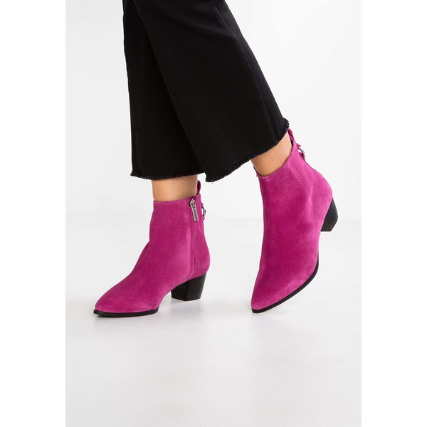 Topshop MATCHA POINTED BOOTS Botki pink TP711N06D