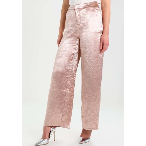 NA-KD METALLIC FLARED PANTS Spodnie materiałowe pink champagne NAA21A002