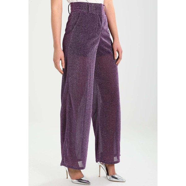 NA-KD GLITTERY FLARED TROUSERS Spodnie materiałowe purple NAA21A000