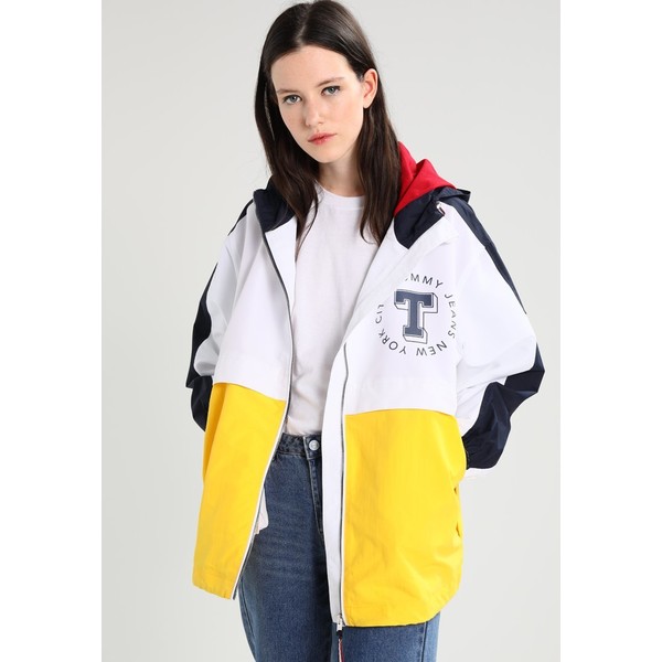 Tommy Jeans Krótki płaszcz bright white TOB21G001