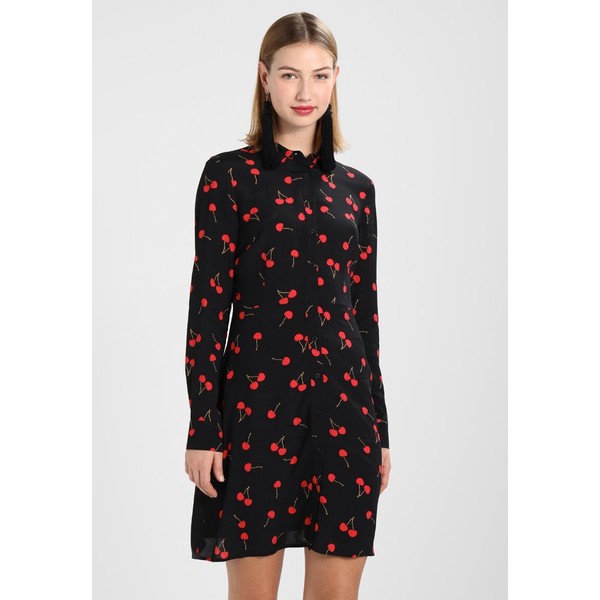 Warehouse CHERRY PRINT SHIRT DRESS Sukienka koszulowa black WA221C0CQ