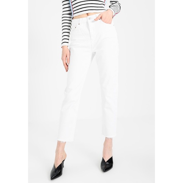 Topshop Jeansy Relaxed Fit white TP721N02V