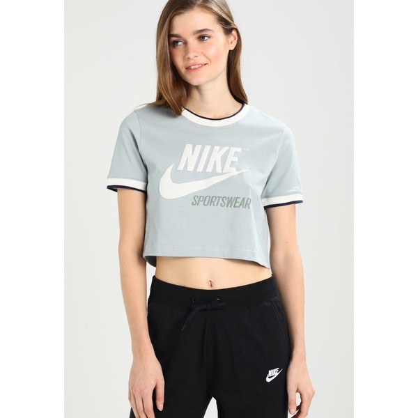Nike Sportswear TOP CROP ARCHIVE T-shirt z nadrukiem light pumice NI121D0AD