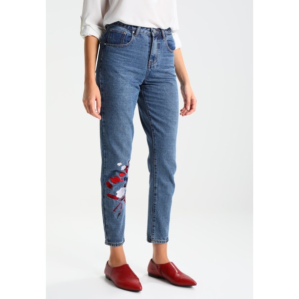 Lost Ink MOM WITH PAINTSTROKE EMBROIDERY Jeansy Relaxed Fit mid denim L0U21N018
