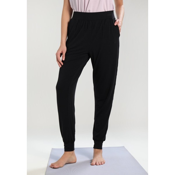 Curare Yogawear LONG SNUG PANTS Spodnie treningowe black CY541E00P