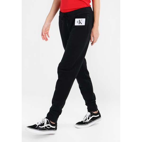 Calvin Klein Jeans PERSIS TRUE ICON TRACK PANT Spodnie treningowe black C1821A02M