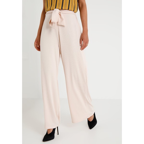 Missguided Petite BELTED WIDE LEG TROUSERS Spodnie materiałowe nude M0V21A028