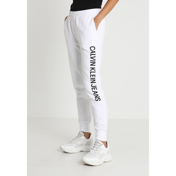 Calvin Klein Jeans INSTITUTIONAL Spodnie treningowe bright white C1821A02V