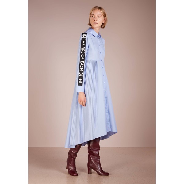 Each x Other POPELINE TUXEDO DRESS WITH PLEATED DETAIL Długa sukienka sky blue EA021C00A