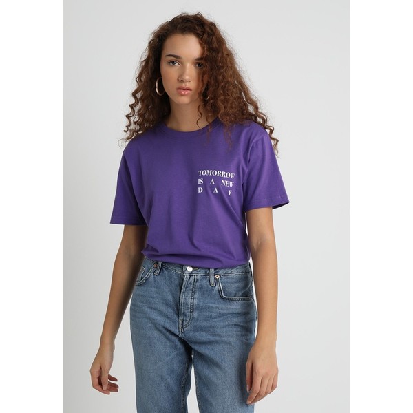 Merchcode LADIES NEW DAY TEE T-shirt z nadrukiem ultra violet MEJ21D01D
