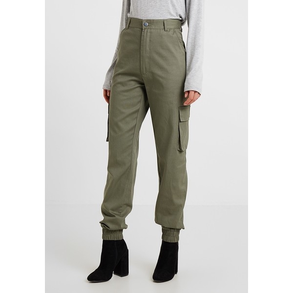 Missguided Petite CHAIN TROUSERS Jeansy Relaxed Fit khaki M0V21A02R