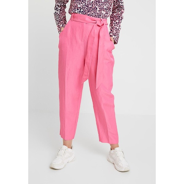 Mint Velvet BUBBLEGUM TIE BELT PEG TROUSER Spodnie materiałowe pink MIM21A00N